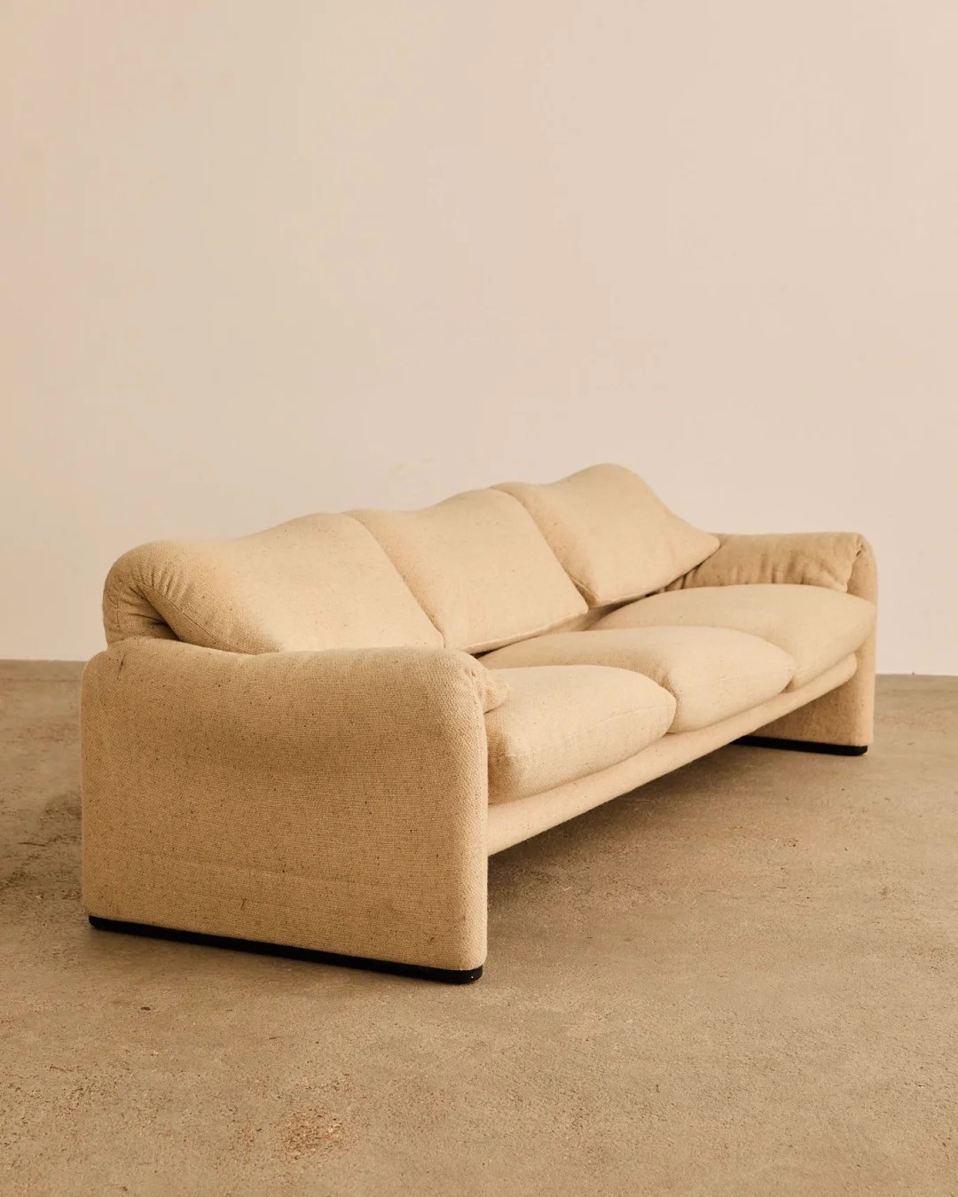 旨丘｜意大利70s云朵轮廓·Maralunga三人沙发_3_旨丘ZIQU_来自小红书网页版.jpg